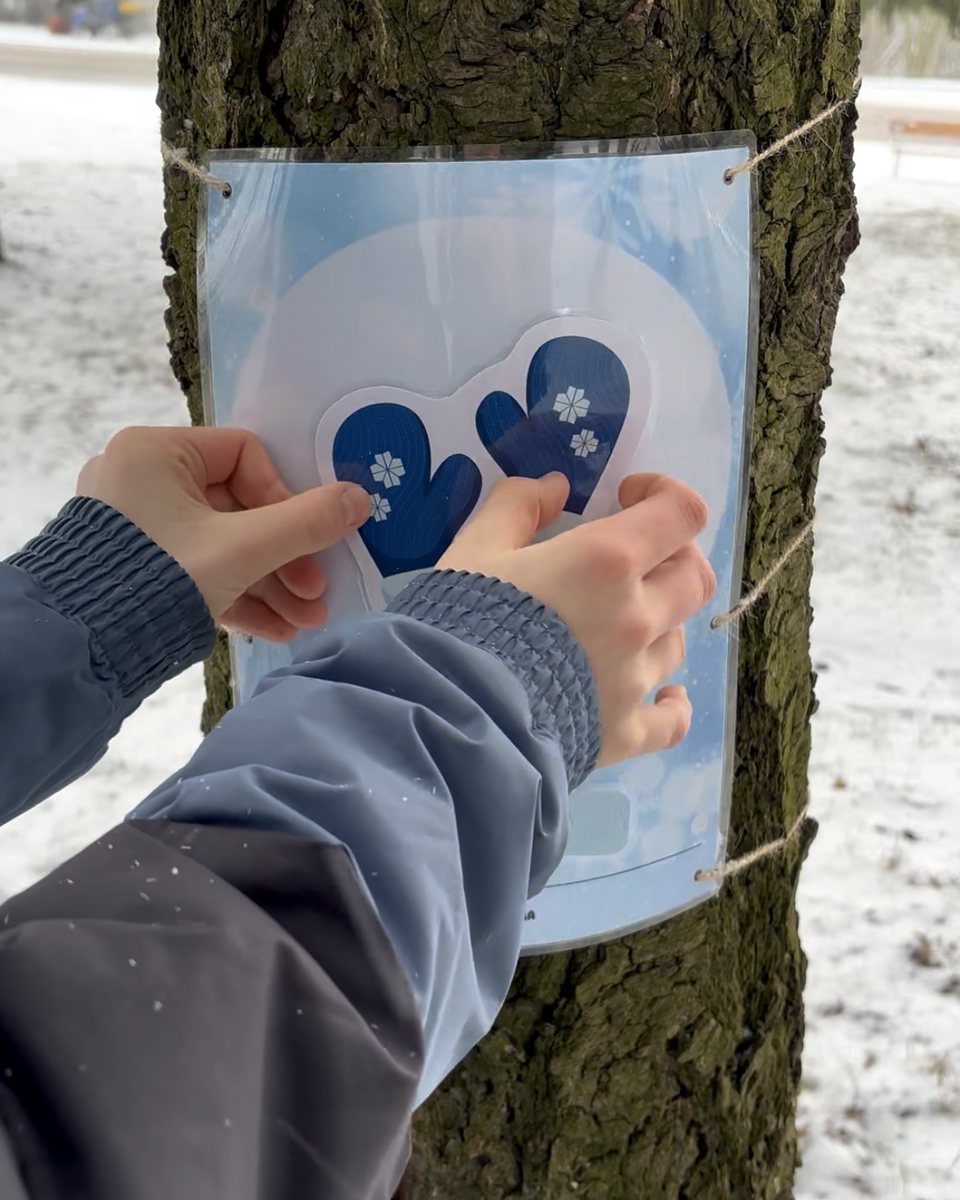 Přikládání obrázku rukavic ke stínu na stromě